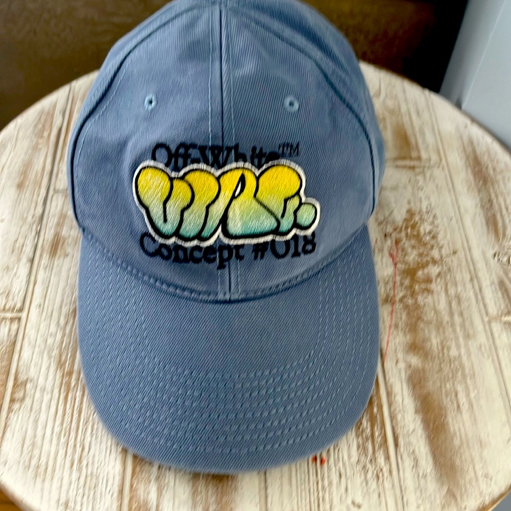 Off white adjustable baseball cap - very good condition